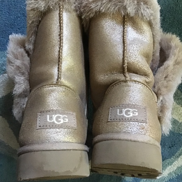 Women’s Ugg’s size 6 - Picture 6 of 6
